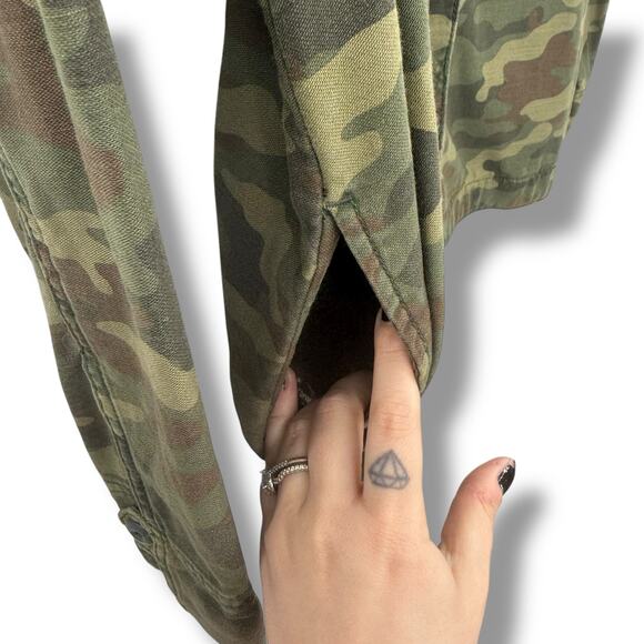 American Eagle Camo Denim Jacket Size Medium Embroidered Heart Camoflauge Coat - Picture 6 of 10